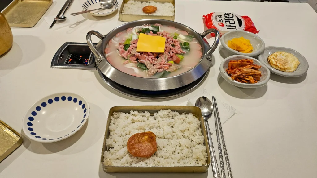 대구 동성로할매부대찌개 음식 상 사진