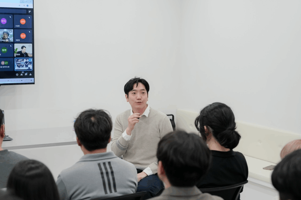 타운홀에서 비전을 공유하는 폴라리스쓰리디 CEO 곽인범