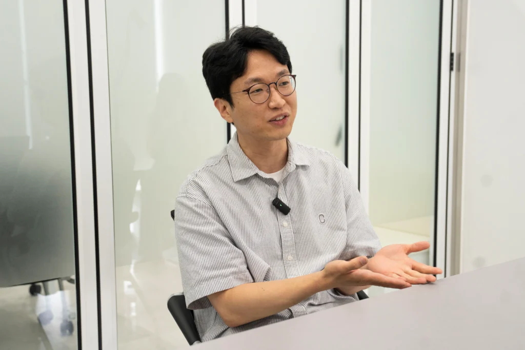 폴라리스쓰리디 이학준 이사가 AI 로봇에 대해 이야기하고 있다.