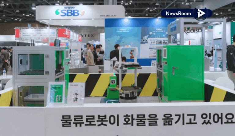 Polaris3D booth at RoboWorld 2024 showcasing serving and logistics robots to global visitors in Seoul, South Korea.