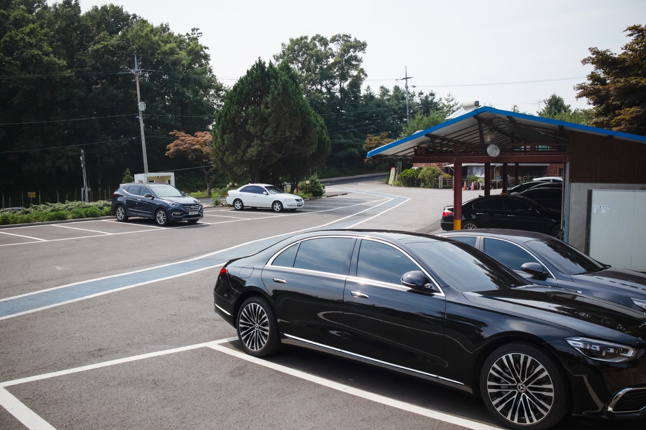 파주 시골 밥상 주차장 전경
