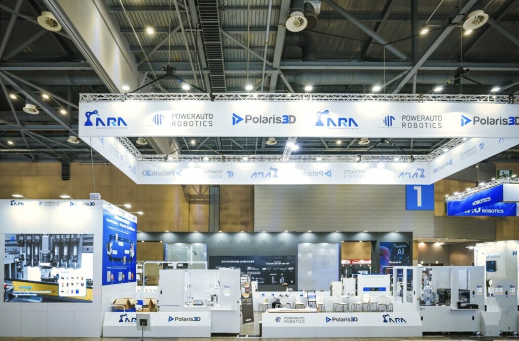 폴라리스쓰리디가 참여한 로보월드 2025 전경 사진으로 (주)아라, 파워오토로보틱스와 함께 참여를 했다.
